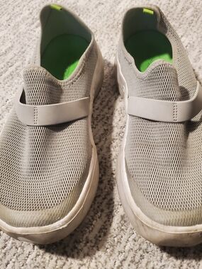 OOFOS Women's Slip-On Mesh Sneakers in Light Gray with Neon Green Insole